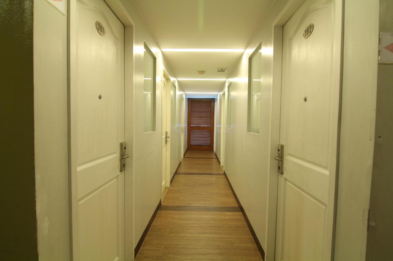 Oyo 24H City Hotel Near Makati Medical Center 마카티 외부 사진