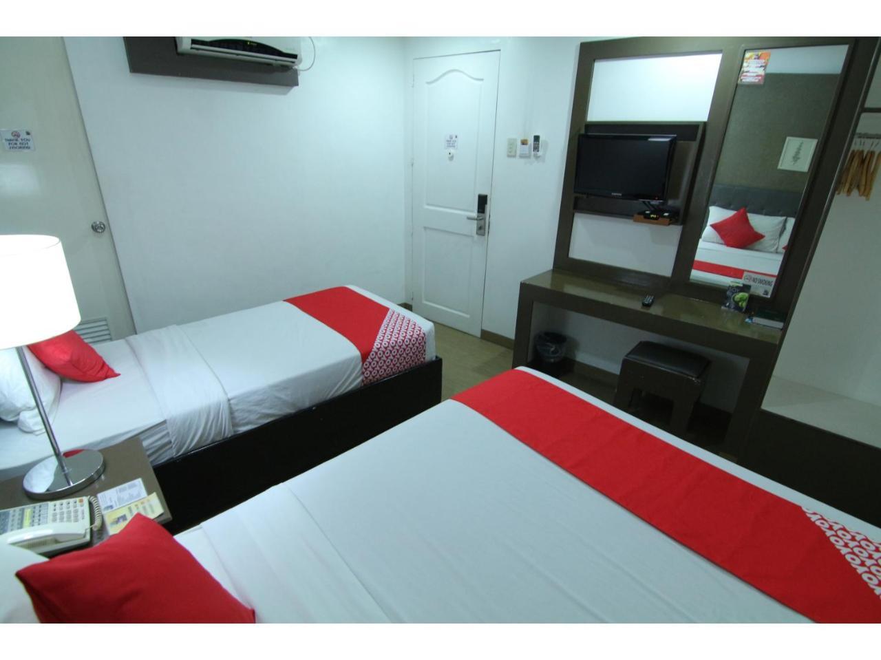 Oyo 24H City Hotel Near Makati Medical Center 마카티 외부 사진