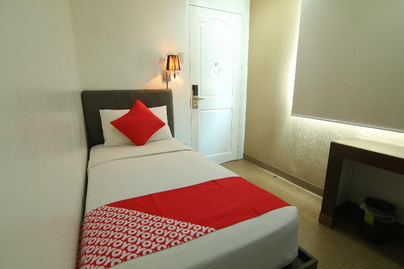 Oyo 24H City Hotel Near Makati Medical Center 마카티 외부 사진